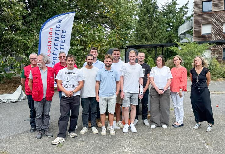 Mardi 8 septembre, à Sours. Alexis, Alexandre, Axel, Jérémy, Matys, Enguerrand et Kylian, étudiants en BTS Aménagements paysagers, ont sensibilisé leurs camarades à la prévention routière.
