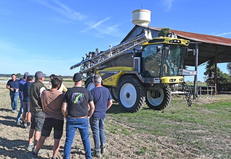 Mercredi 23 septembre, à Danzé. Les agriculteurs étaient au rendez-vous du Démo tour Arland organisé par le garage Beauger d'Épuisay.