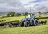 Le tracteur T6 Methane Power de New Holland, premier tracteur au monde à être alimenté à 100 % au méthane, est en test dans plusieurs fermes.