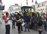 Les chauffeurs des premiers tracteurs sont allés à la rencontre de l’attachée parlementaire d’Arnaud Saint-Martin pour lui remettre une gerbe mortuaire et le courrier signé par tous les acteurs économiques du département.