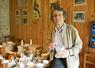Dans son Musée vivant de l’apiculture à Château-Renard. Jacques Goût fait déguster ses miels aux saveurs variées, une palette naturelle qui reflète la richesse florale du Gâtinais.