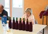 Mercredi 14 mai, à Droué. Une dizaine de jurés ont dégusté les différents échantillons de cidre et de poiré en compétition.