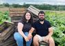Aux Vergers de Gallerand, Sylvain et Camille proposent pommes de saison, jus artisanaux et leur originale Rhubar’bulle, à retrouver en direct à la ferme ou sur les marchés locaux.