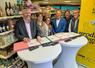 Le 3 octobre, à Tremblay-les-Villages. Le Département, les trois chambres consulaires, les buralistes ont signé pour promouvoir les produits locaux dans les derniers commerces de proximité en zone rurale.