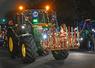 Cette année encore, les agriculteurs ont décoré leurs tracteurs et ont défilé dans les rues de Vendôme. La vingtaine de tracteurs illuminés ont fait le bonheur des spectateurs. 
