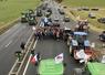 Jeudi 15 janvier, à Magny-en-Vexin (Val-d'Oise). Les agriculteurs du Vexin ont bloqué la RN 14, poursuivant leur mobilisation pour la préservation de l'agriculture française.