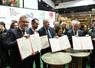 Mardi 24 février, à Paris. Signature, au Salon international de l’agriculture, de la charte régionale pour structurer les filières agricoles et agroalimentaires du Centre-Val de Loire, en présence de l’État, de la Région, de la chambre d’Agriculture et de l’Area.