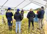 Mardi 19 mai, à Châteauneuf-sur-Loire. Les agriculteurs du Loiret ont découvert les essais menés par Timac Agro France sur la fertilisation des prairies et l’autonomie fourragère des élevages.
