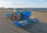 Présenté comme la nouveauté Lemken destinée au plus grand nombre, le Solitair XMF associe une trémie de 2 000 litres à une rampe de semis OptiDisc et peut semer jusqu’à trois composants lorsqu’il est combiné à une trémie frontale.