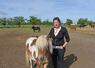 Mardi 9 juin, à Cléry-Saint-André (Loiret). Anne-Sophie Riguet a développé le Poney-Club des 5 Arpents autour de la découverte, du soin et de la relation avec l’animal, bien au-delà du seul temps passé en selle.