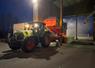 Jeudi 25 juin, à Gas. Ce soir-là, les remorques vident leurs grains les unes après les autres jusqu'à point d'heure au silo de la Scael.