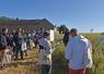 Mardi 9 juin, à Chalou-Moulineux (Essonne). Les agriculteurs, ainsi que des élus locaux, sont venus assister à la plateforme sud de la chambre d'Agriculture Île-de-France.
