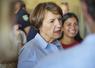 Lundi 6 juillet, à Aulnay-la-Rivière (Loiret). Annie Genevard, ministre de l’Agriculture, était en déplacement sur l’exploitation de Stéphanie Voiturin pour échanger avec les agriculteurs sur les conséquences de la canicule, de la sécheresse et les mesures d’urgence envisagées.