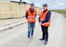 Mercredi 20 mai, à Terminiers. Charles Perdereau (à g.) fait partie des vingt-huit agriculteurs qui font tourner Terrenergies 360 et Jean-Michel Vappereau est le délégué territorial de GRDF.