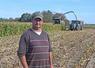 Fabrice Gaussant a cultivé 16 hectares de maïs ensilage cette année. Alors que les récoltes ont lieu avec deux semaines d'avance, il ne s'attend pas à de gros rendements à cause de la sécheresse et des dégâts de gibier. 