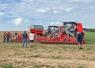 Mardi 6 octobre, à Chuisnes. La Caravane Kuhn sol a fait escale en Eure-et-Loir pour présenter ses nouveaux matériels de semis et de travail du sol.