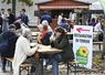 Du vendredi 9 au dimanche 11 octobre, à Blois, les festivaliers des Rendez-vous de l'Histoire ont pu profiter d'une restauration 100 % locale devant la Halle aux grains grâce au marché de producteurs locaux. 