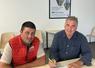 Gilles Leroux, président de l'AS Val de Loire, et Fabien Bourgueil, président de JA 41, ont signé conjointement un renouvellement de partenariat entre le syndicat et l'association de comptabilité et gestion.