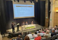 Jeudi 5 juin, à Paris. Lors de l'assemblée générale du SIPPR, plusieurs intervenants (de g. à d. sur l'estrade : Pierre-Henri Juillard, Geoffroy de Thieulloy, Francis Chéreau et Pierre de Waziers) ont débattu sur pourquoi et comment conserver ses terres agricoles.