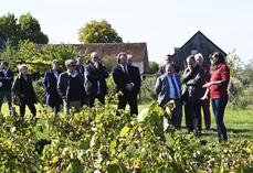 Mercredi 1er octobre, à Sassay. Une délégation d'élus de la communauté de communes du Val de Cher controis accompagnée de Joseph Zimet, préfet de Loir-et-Cher, ont visité le Domaine de l'Affût.