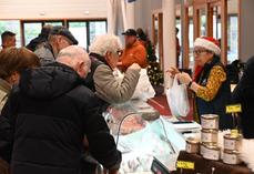 Le stand du Gaec du Boel à Nourray a rencontré un franc succès avec ses volailles proposées durant les deux jour du marché de Noël, dimanche 21 et lundi 22 décembre au Jeu de paume à Blois. 