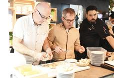 Lundi 23 février, à Paris. L'association Cuisine en Loir-et-Cher était présente, lors de la journée du Loir-et-Cher afin de préparer des amuse-bouche d'exception avec des produits du terroir. 