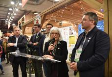 Paris, lundi 23 février. Lors de la soirée Agriculteurs d'Île-de-France avec, de g. à d. : Damien Greffin, Sébastien Dromigny, Clément Torpier, Valérie Lacroute et Jérôme Regnault.