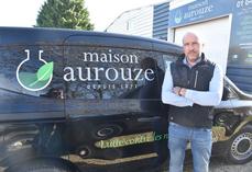 Mardi 17 mars, à Mormant (Seine-et-Marne). Responsable de l'agence Aurouze locale, Cyril Vonck rappelle que vigilance et sécurité des hommes et des animaux sont les maîtres-mots lors des interventions.