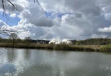Quelques secondes ont suffi pour rayer du paysage le silo et la cheminée de la sucrerie.