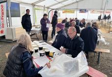 Coulommiers, samedi 28 mars. Le jury du concours des produits laitiers fermiers d'Île-de-France a œuvré sous la présidence de Geoffrey Bouzonie. 