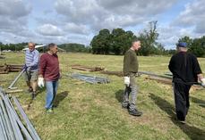 Mardi 9 juin, à Tréhet. Les bénévoles étaient sur le pont dès 8 h 30 pour commencer les préparatifs du comice agricole.