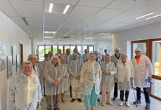 Provins, mardi 9 juin. Les anciens exploitants ont visité par groupe les installations d'Approv'halles, première unité nationale transformant volailles, fruits et légumes à destination des collèges seine-et-marnais et de lycées de l'académie de Créteil.