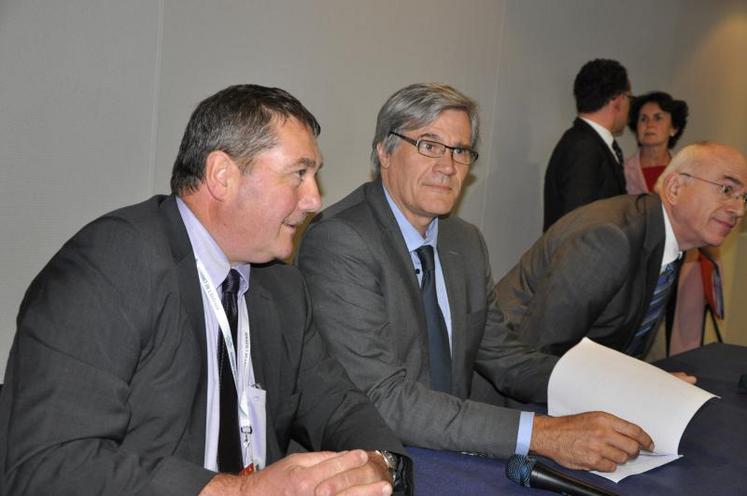 : Jacques Chazalet, président du Sommet de l’élevage, Stéphane Le Foll, et le préfet de région Michel Fuzeau.