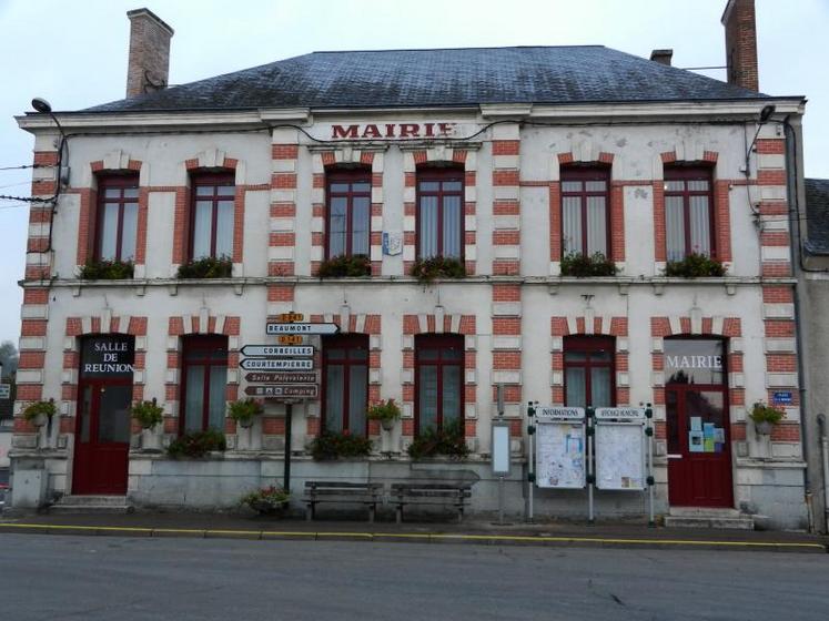 La commune de Sceaux-du-Gâtinais compte près de six cents habitants.