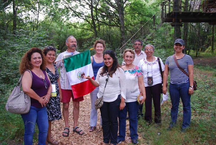 Vouzon, le 24 juillet. Un groupe de chercheurs mexicains a visité des entreprises agricoles du département, ici les Jardins de lierre.
