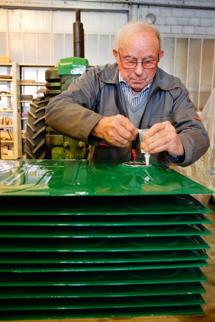 Michel Béaur a accompagné toutes les évolutions du machinisme agricole depuis 1941. Comme chef d’atelier au sein du groupe Lecoq, puis comme conseiller technique dans l’équipe de l’atelier de restauration du Compa. Il est mort le 11 août, à l’âge de 87 ans.