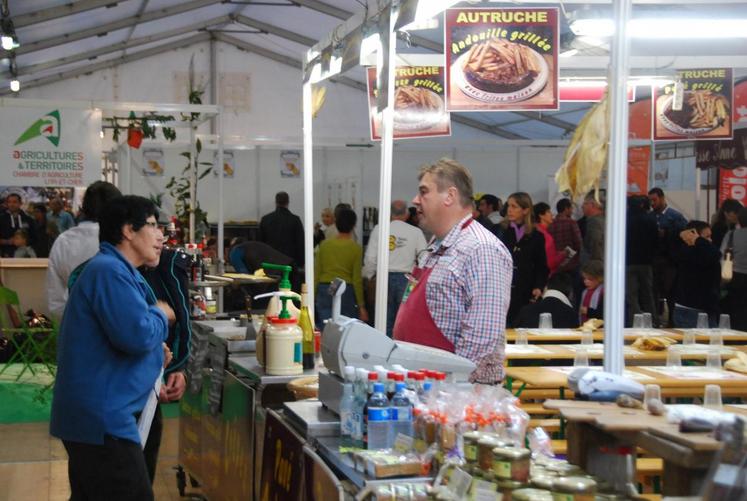 Le 25 octobre, à Romorantin. Aux Journées gastronomiques de Sologne, environ soixante-dix exposants de la région Centre ont fait découvrir leurs produits. 