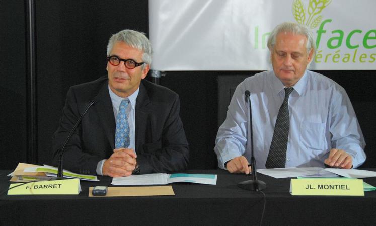 Le 4 décembre à Dreux. François Barret (à g.) a présidé l’assemblée générale annuelle de la coopérative Interface céréales, en butte à la déprime des marchés mondiaux.