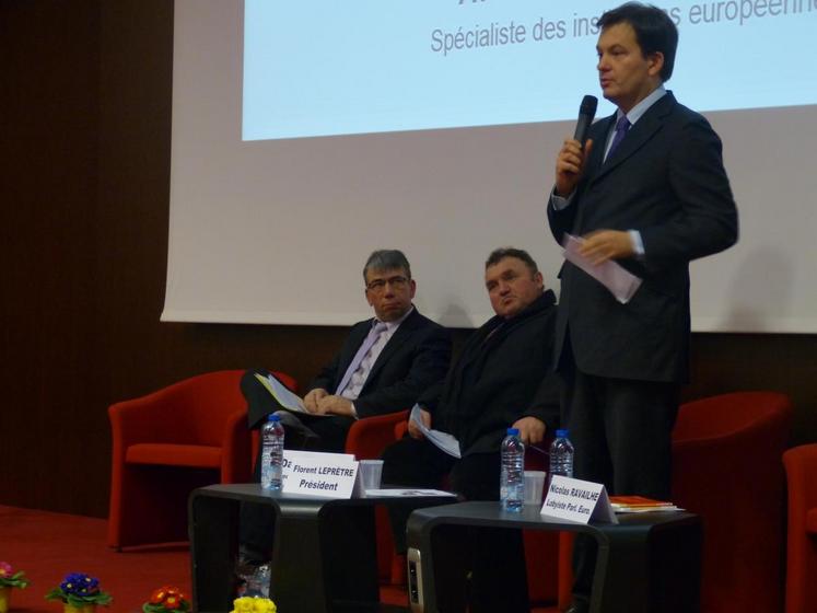 Le 5 février, à Vineuil. Florent Leprêtre (à g.), Daniel Prieur (au centre) et Nicolas Ravailhe (à d.) lors de l’assemblée générale de la FDSEA.