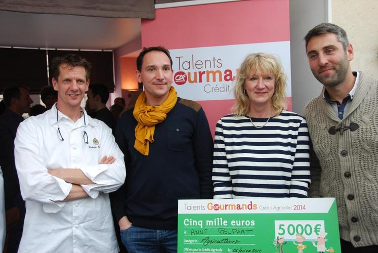 Rethondes (oise), vendredi 6 février. Le chef ludovic Colpart aux côtés des finalistes catégorie agriculteurs du concours Talents gourmands brie-Picardie : Vincent Pellegry, Anne Poupart et Vincent Morisseau.