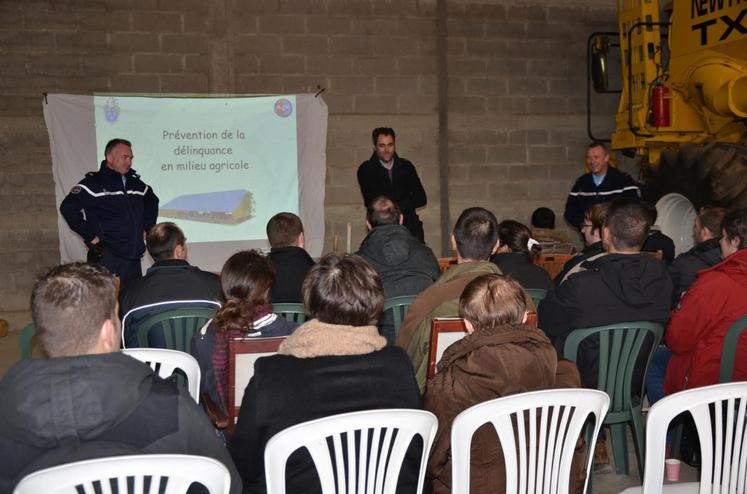 Morigny-Champigny (Essonne), le 13 février. Les gendarmes de l’Essonne sont venus conseiller les agriculteurs pour mieux protéger leur ferme des vols. 