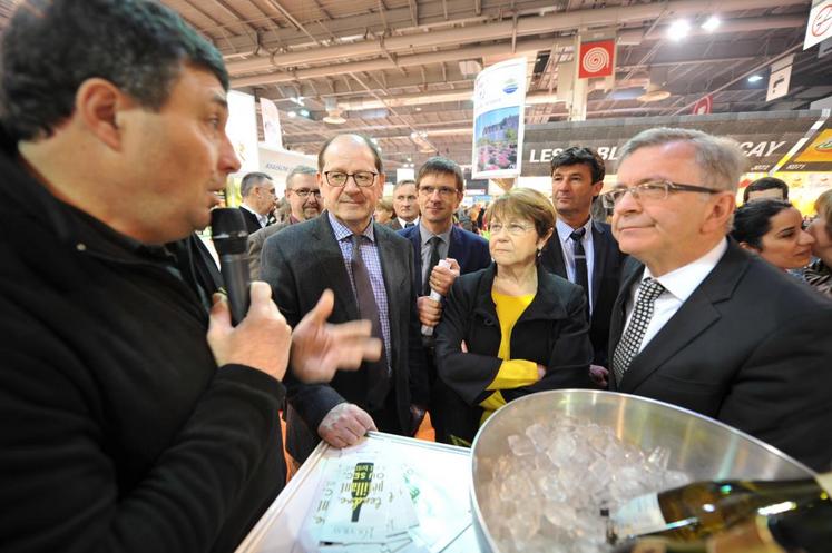 Paris, le 24 février. Les élus régionaux rencontrent les producteurs du Centre pendant le Salon de l’agriculture.