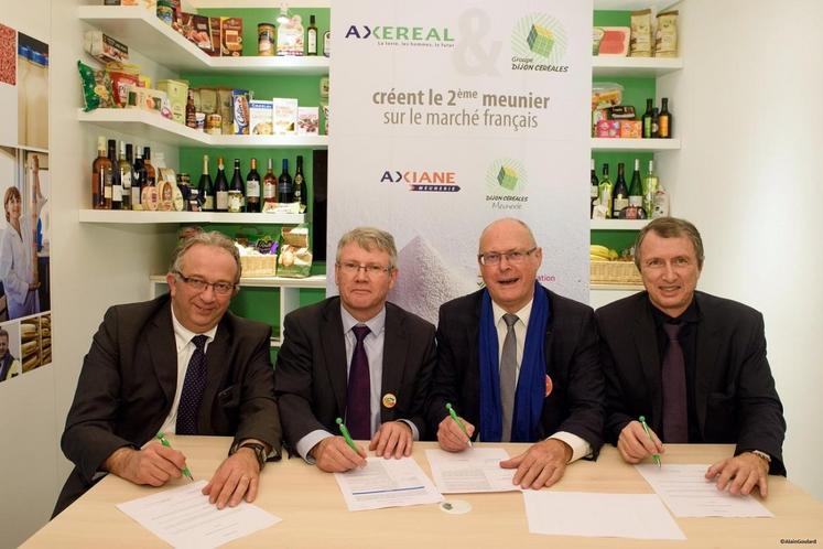 LIEU ???, le 2 mars. Les présidents et directeurs d’Axéréal et de Dijon céréales signent la fusion de leurs activités meuneries. 