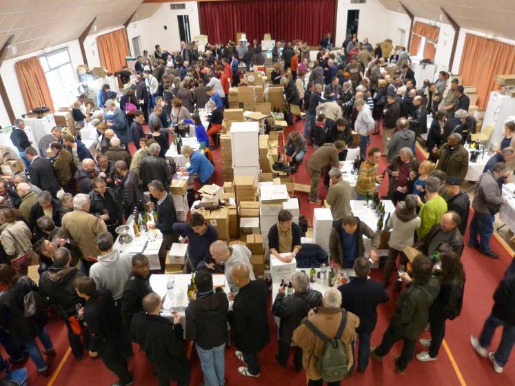 Le 14 mars, à Villebarou. Plus de mille visiteurs sont venus au Salon des vins organisé par l’association La vigne et le vin, qui fête ses 25 ans cette année.