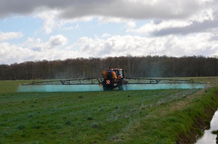 En plein champ, l’eau colorée a permis de bien comprendre la volatilité potentielle du produit. 