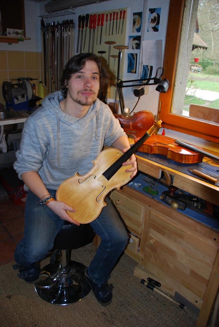 « Comme tous les artisans, je crée constamment de nouveaux instruments. Il ne faut pas perdre la main », explique Bastien Borsarello.
