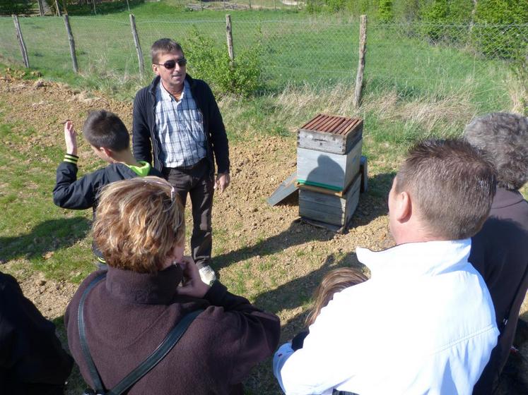 Au Gaec Le Boël, on élève de la volaille, cultive des asperges vertes et des noyers, et on fabrique du miel.