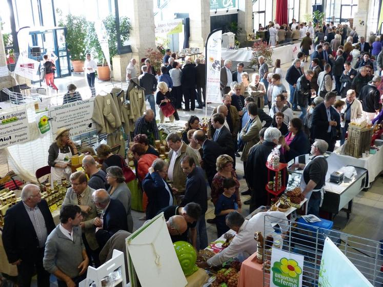 Le 25 avril, à Blois. Deux à trois mille visiteurs sont venus goûter à la troisième édition de Papilles en fête, organisée par Jeunes agriculteurs à la Halle aux grains.