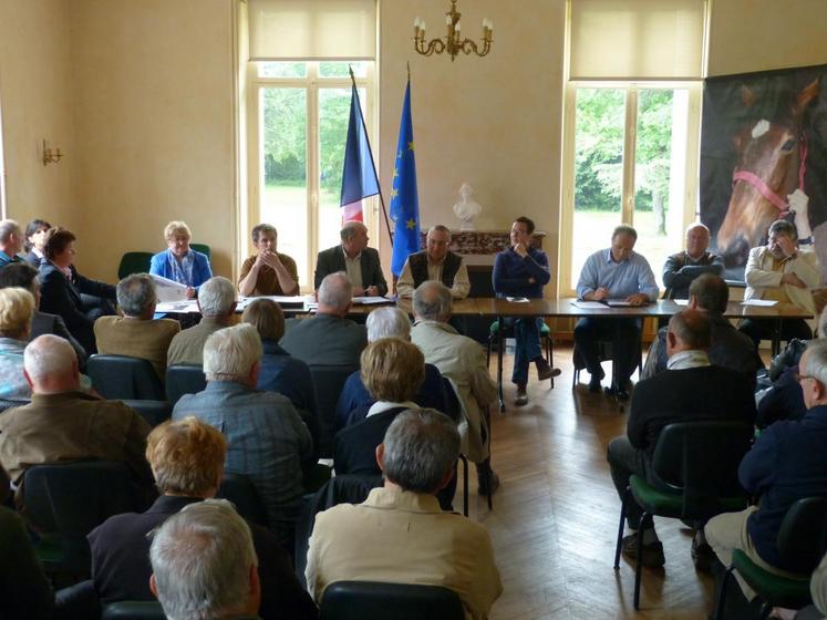 Le 7 mai, à Neung-sur-Beuvron. Une cinquantaine de personnes est venue à une réunion d’information sur le comice agricole des 27 et 28 juin.