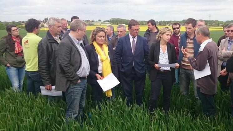 Longnes (Yvelines), le 7 mai. Valérie Pécresse a rendu visite aux agriculteurs des Yvelines. 